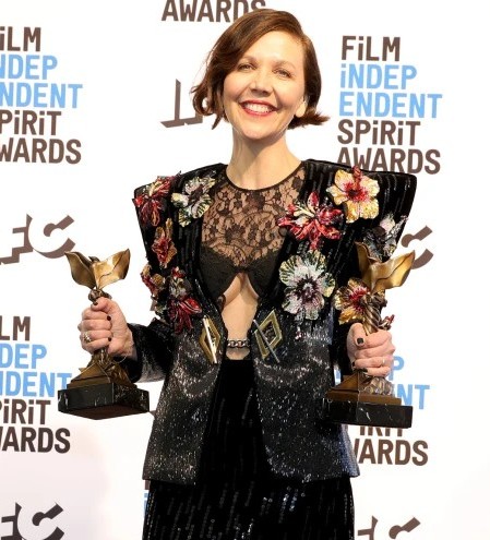 Maggie Gyllenhaal y 'La hija oscura' triunfan en los Independent Spirit Awards