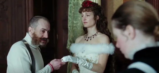 Corsage: La emperatriz rebelde (Cinecelarg3)